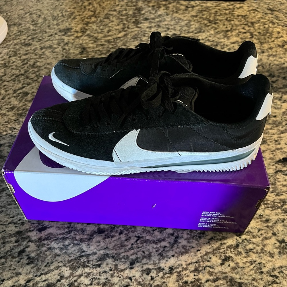 Nike SB BRSB size 9 black and white.